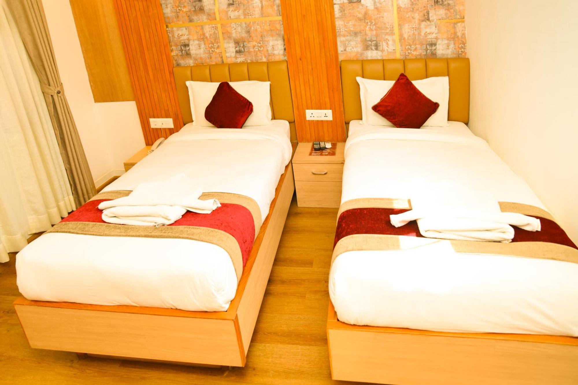 Hotel Elegant Kathmandu Inn Extérieur photo